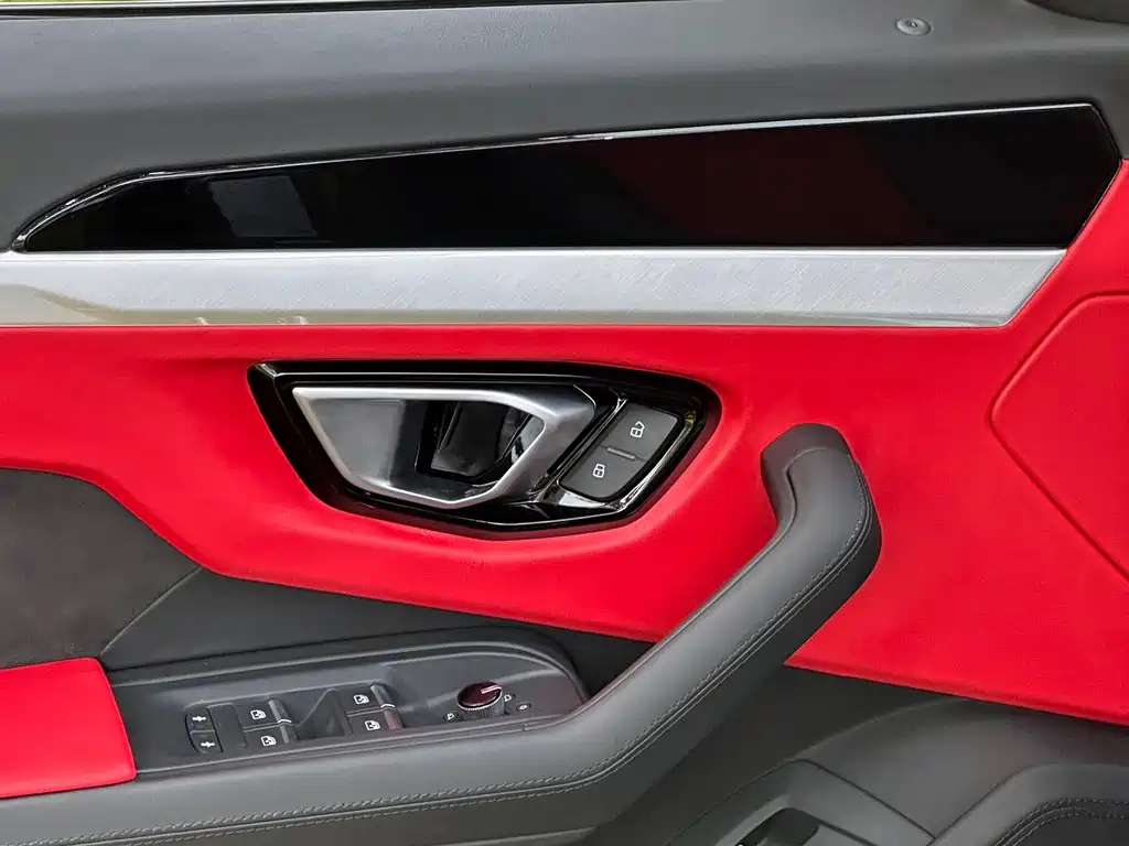 Lamborghini Urus 2019 — фото 26
