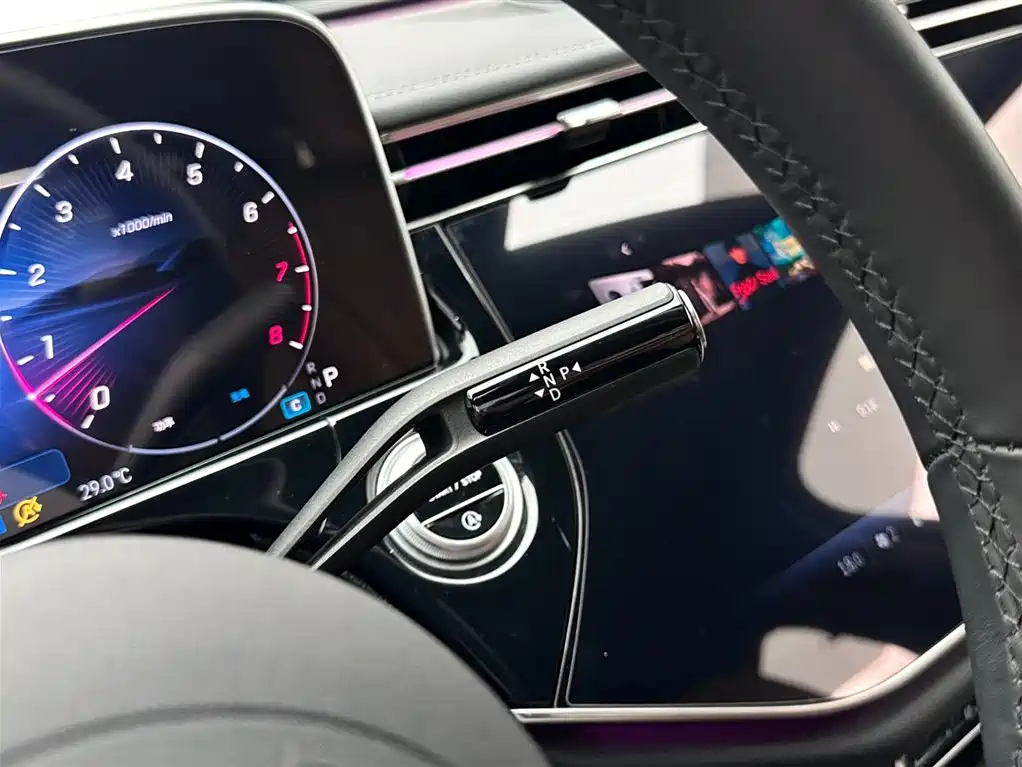 Mercedes-Benz E-Class 2025 — фото 18