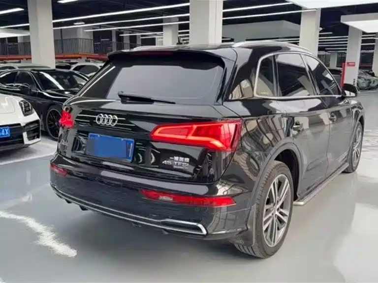 Audi Q5L 2018 — фото 15