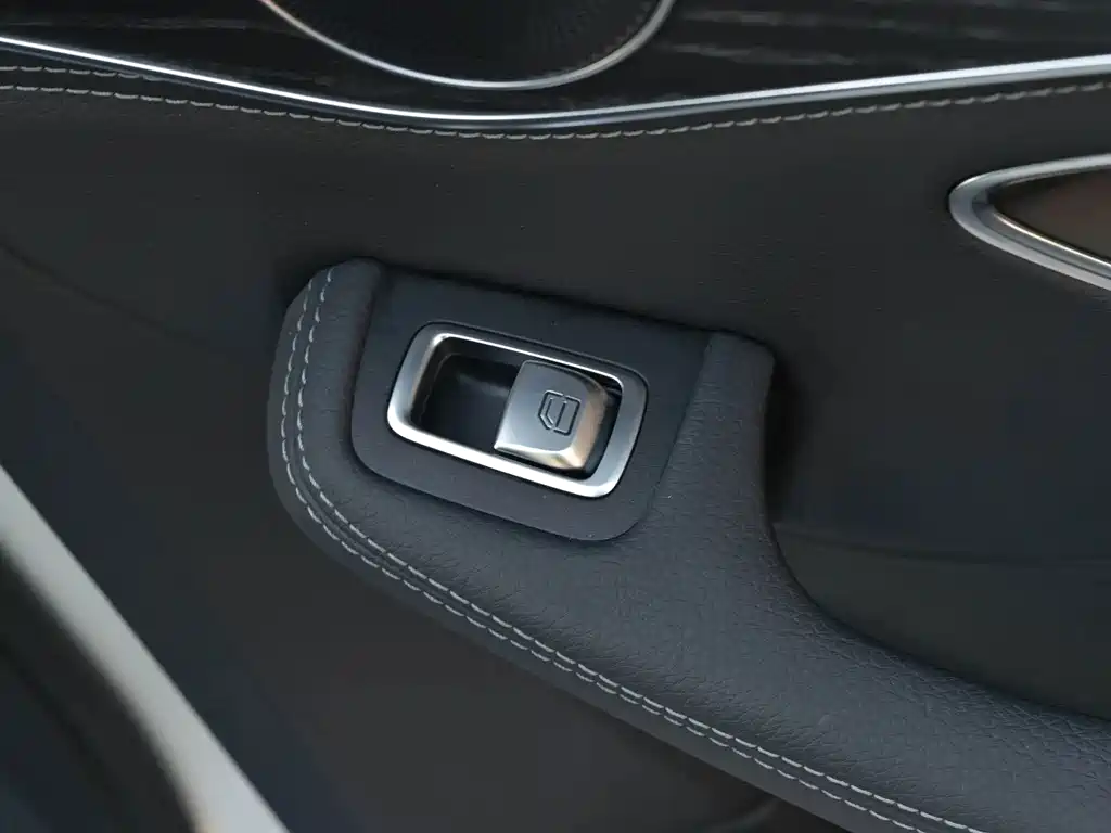 Mercedes-Benz C-Class 2018 — фото 23
