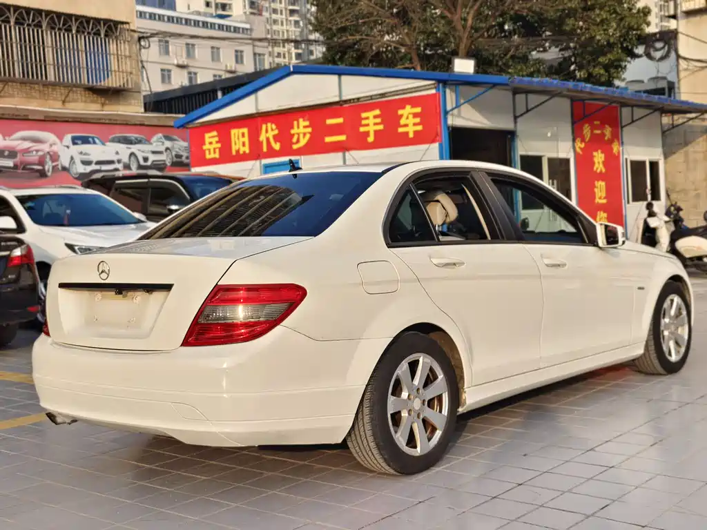 Mercedes-Benz C-Class 2011 — фото 18