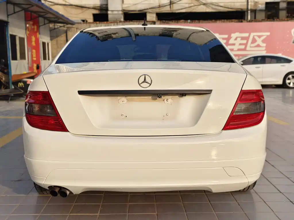 Mercedes-Benz C-Class 2011 — фото 17