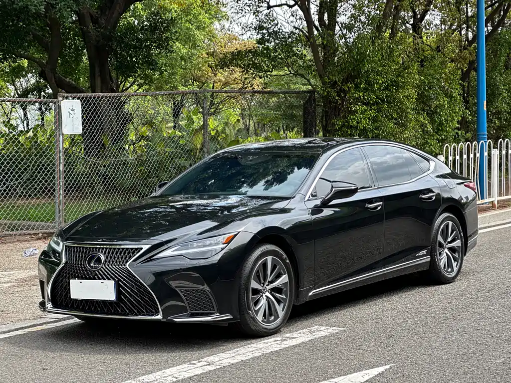 Lexus LS 2022