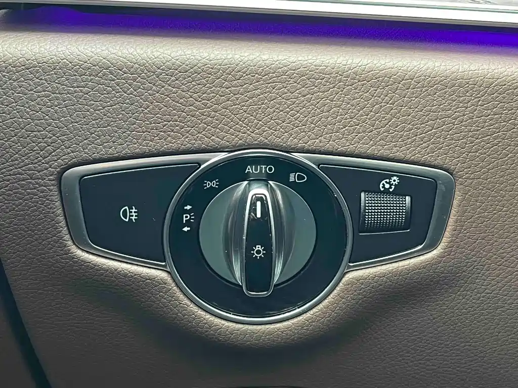Mercedes-Benz E-Class 2022 — фото 16