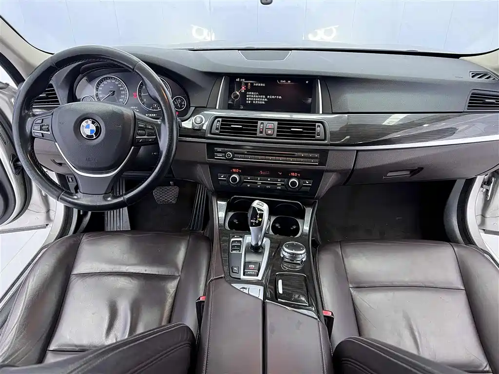 BMW 5 Series 2015 — фото 9
