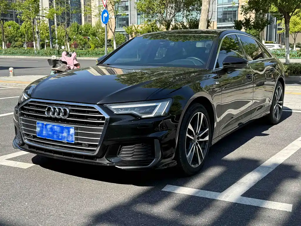 Audi A6L 2022 — фото 1