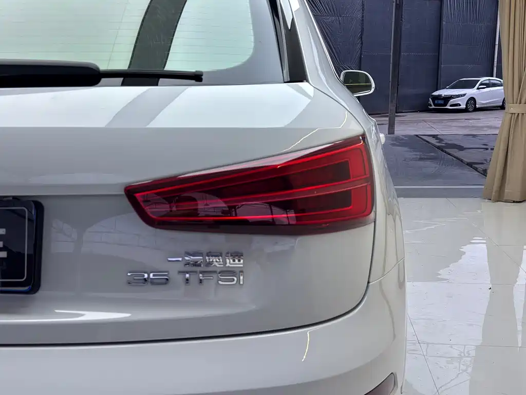 Audi Q3 2017 — фото 17