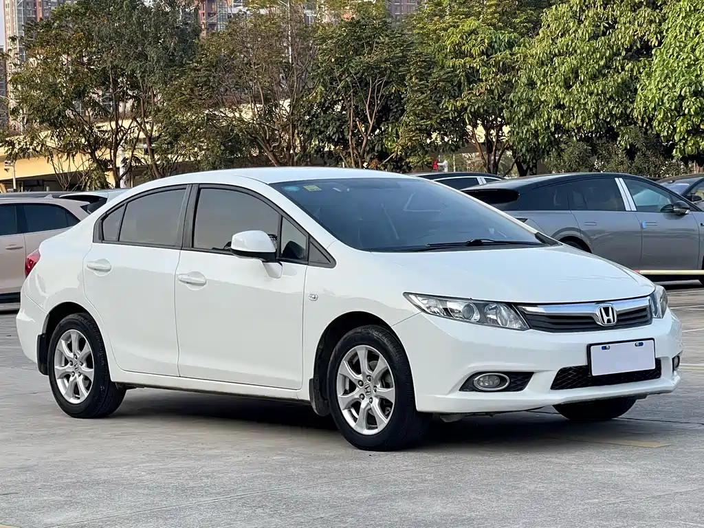 Honda Civic 2013 — фото 3