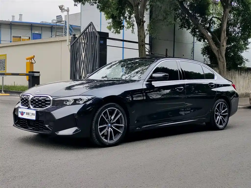 BMW 3 Series 2025 — фото 1