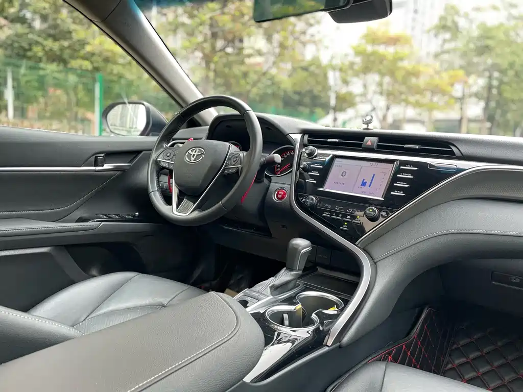 Toyota Camry 2018 — фото 15