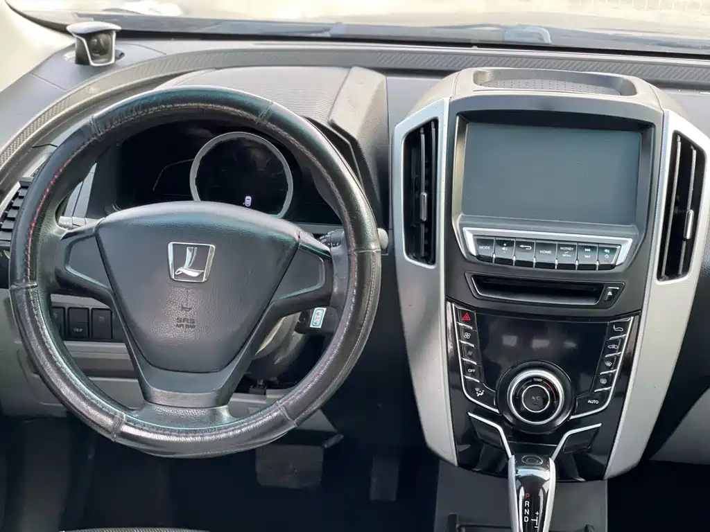 Luxgen You6 SUV 2015 — фото 11