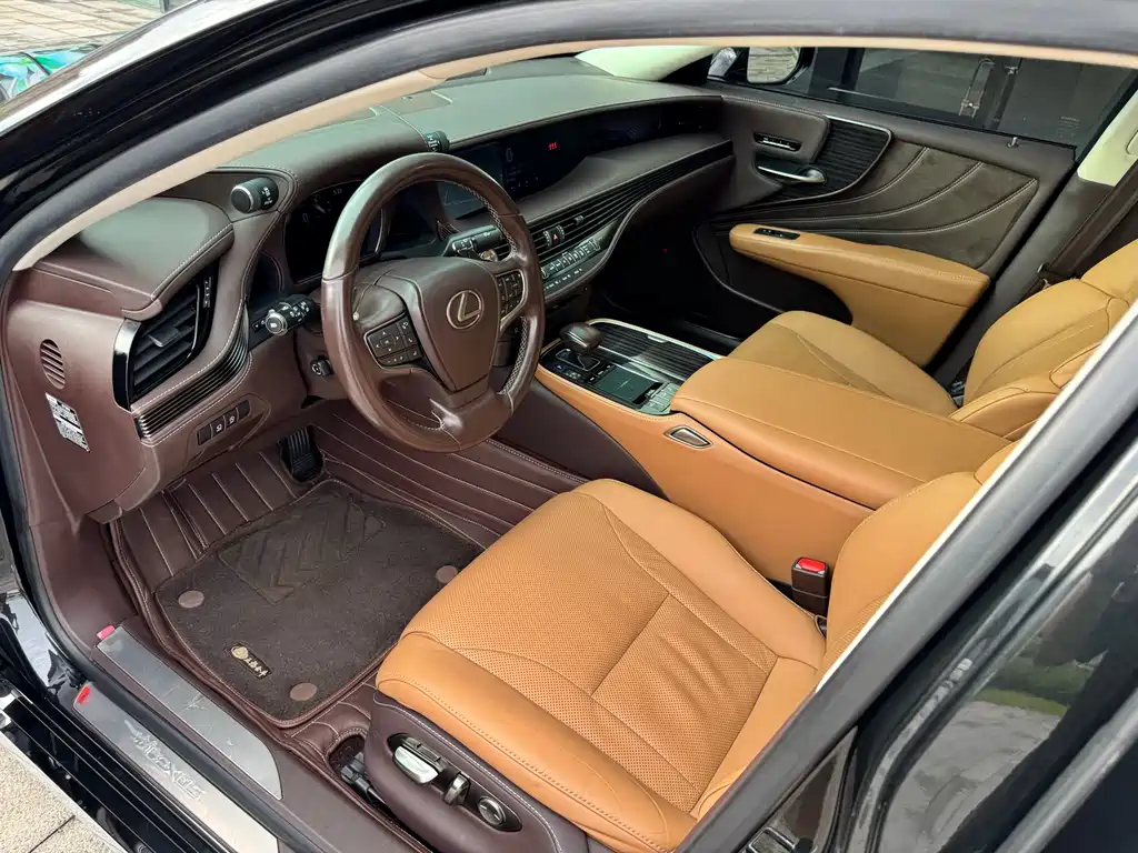 Lexus LS 2019 — фото 10