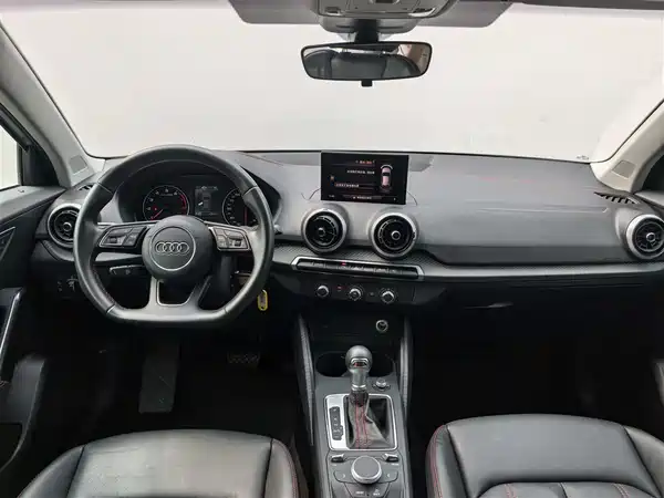 Audi Q2L 2024