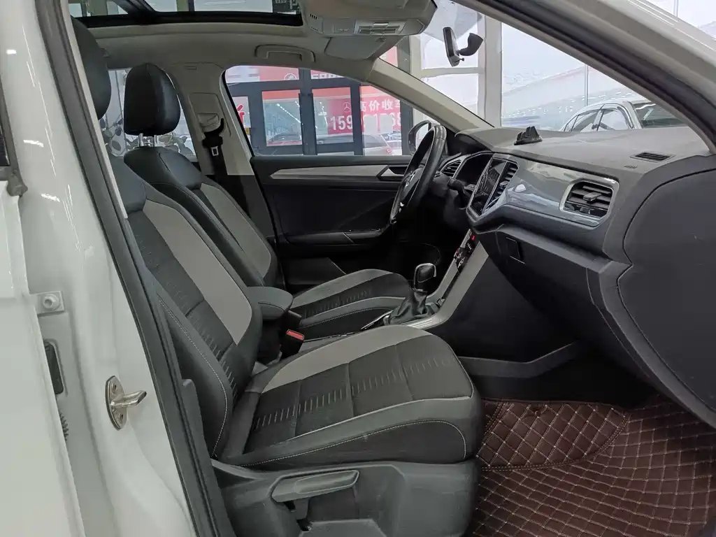 Volkswagen T-Roc 2023 — фото 19