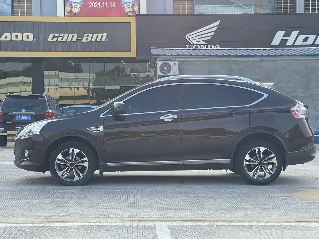 Luxgen You6 SUV 2015 — фото 4
