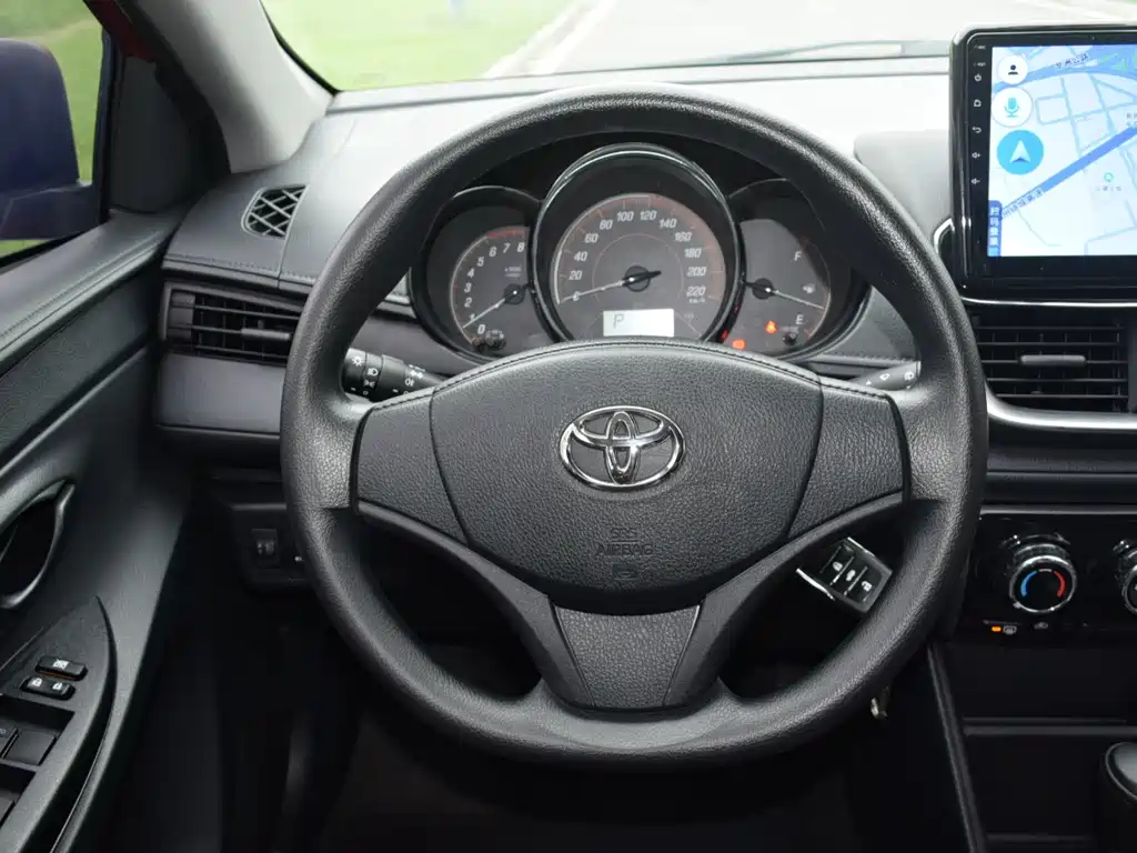 Toyota Yaris L 2021 — фото 16