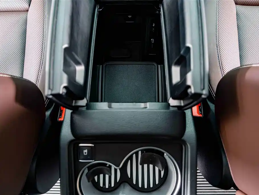 Mercedes-Benz V-Class 2023 — фото 15