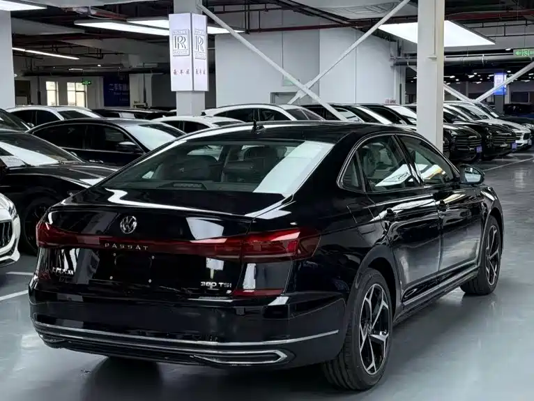Volkswagen Passat 2023 — фото 9