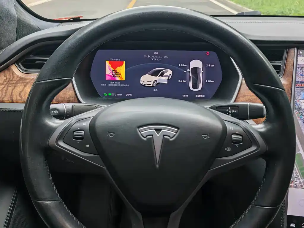 Tesla Model S 2019 — фото 10