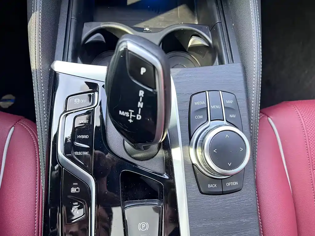 BMW 5 Series New Energy 2022 — фото 15