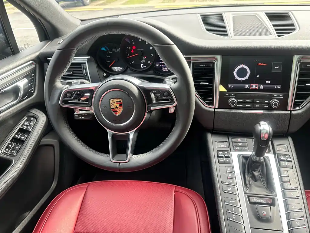 Porsche Macan 2018 — фото 13