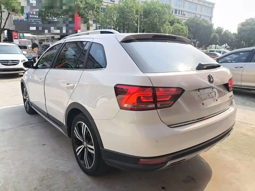 Volkswagen Cross Lavida 2016