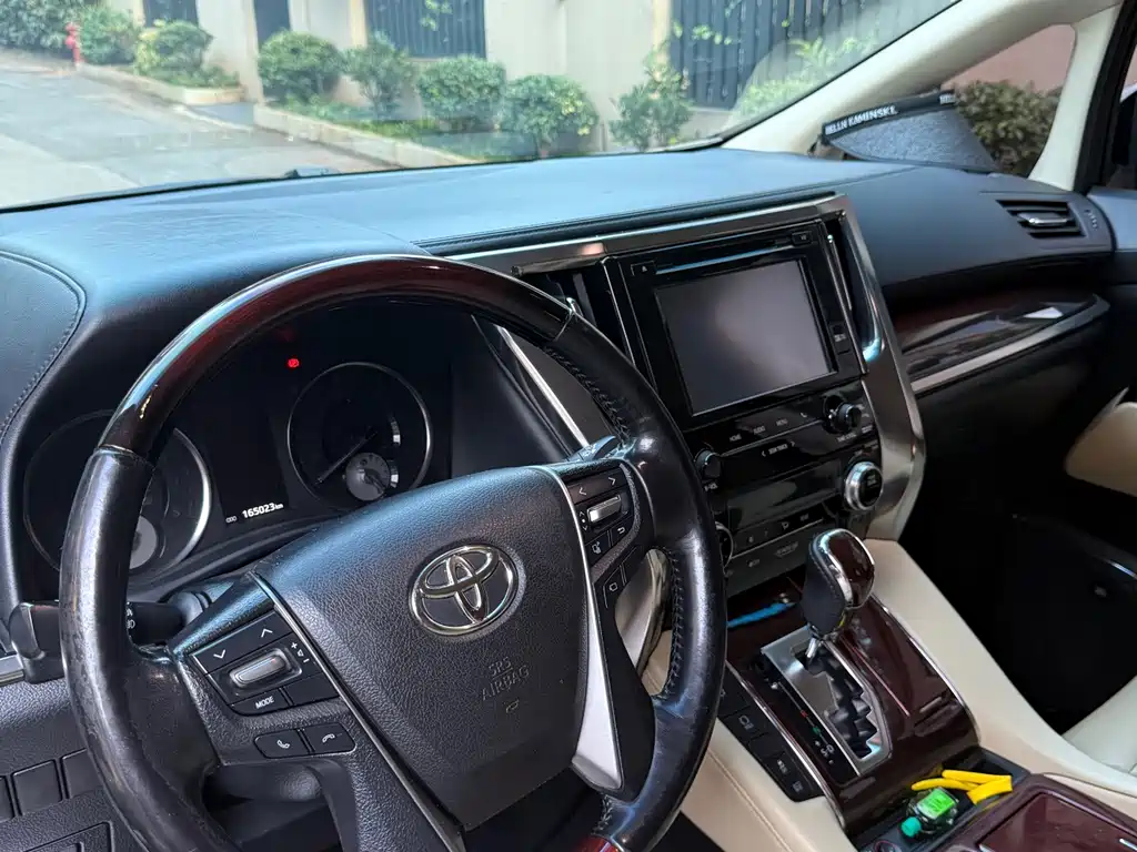Toyota Alphard 2017 — фото 11