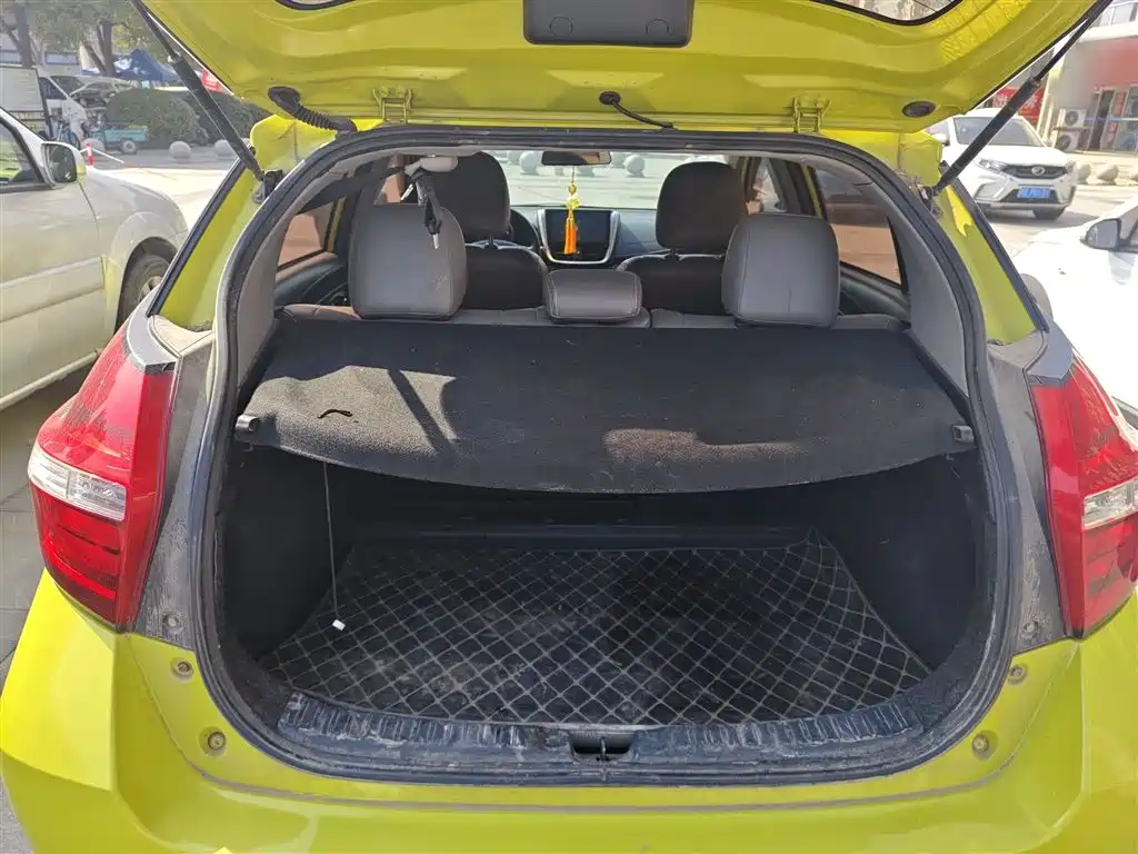 Toyota Yaris L 2016 — фото 15