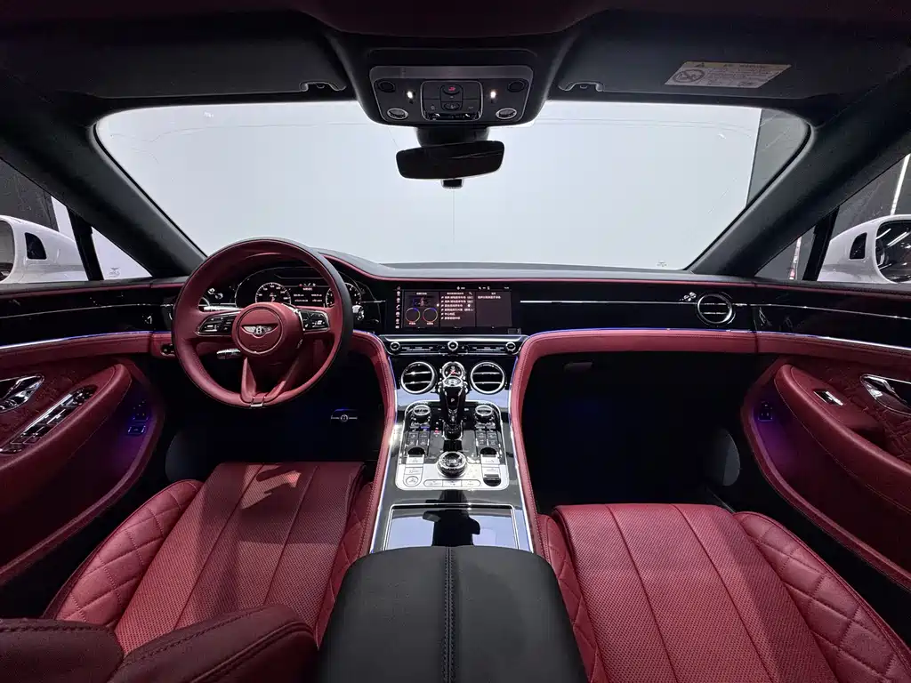 Bentley Continental 2022 — фото 19