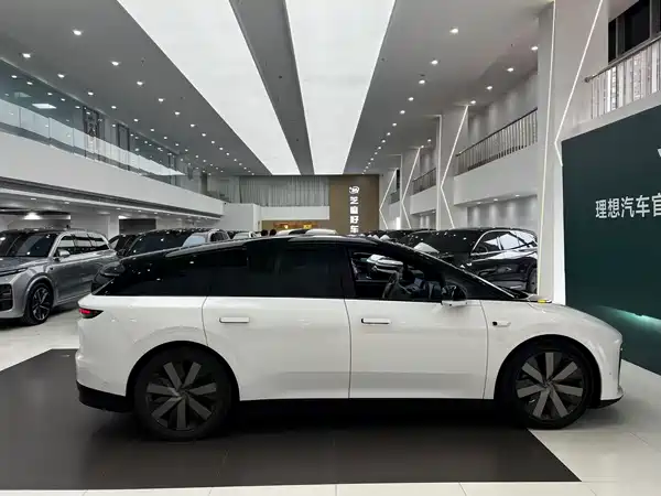 Li Auto i6 2025