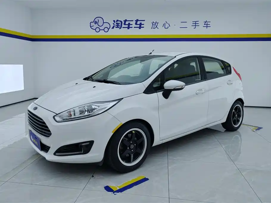 Ford Fiesta 2015 — фото 1