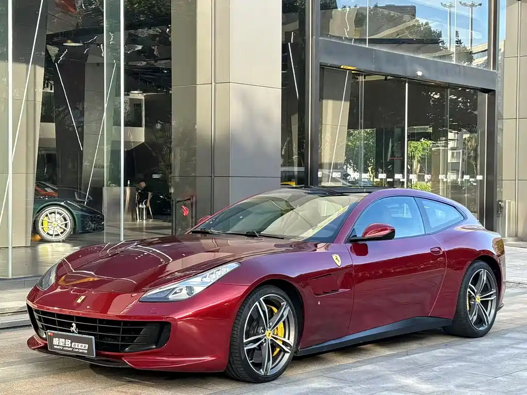 Ferrari GTC4Lusso 2017 — фото 1