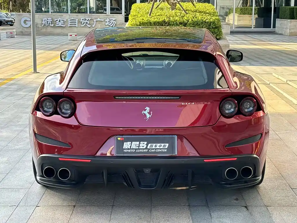 Ferrari GTC4Lusso 2017 — фото 12