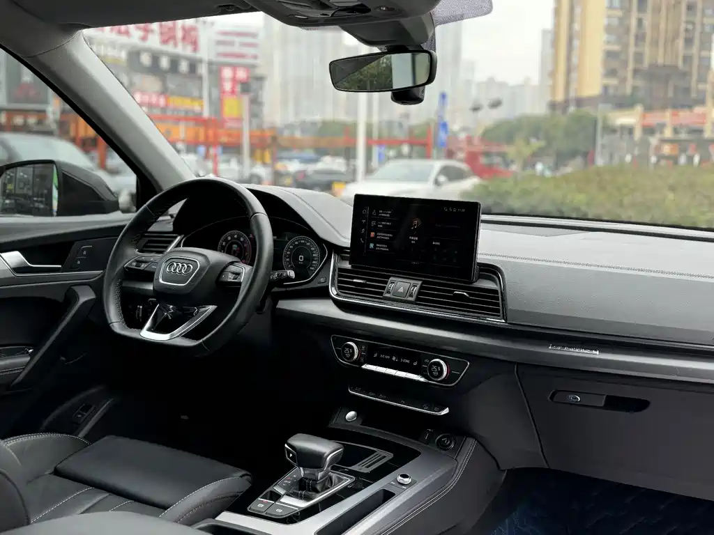 Audi Q5L 2022 — фото 24