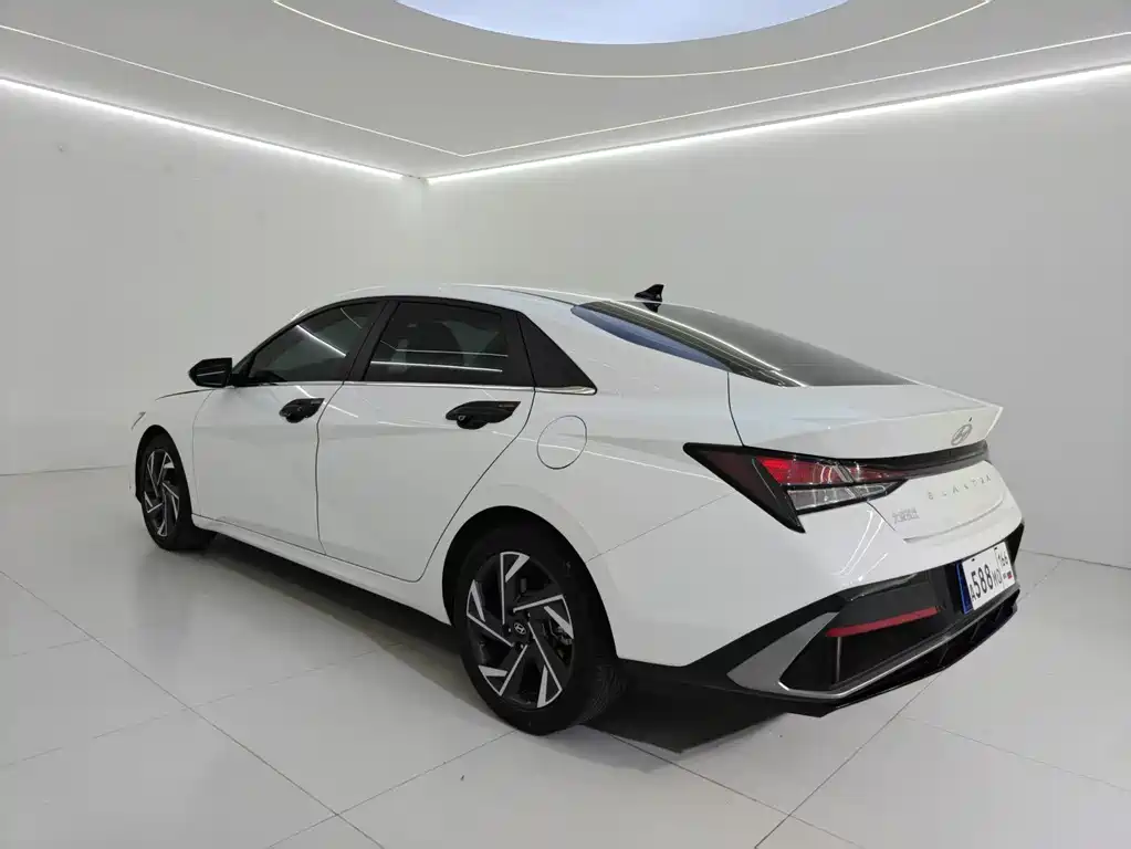 Hyundai Elantra 2024