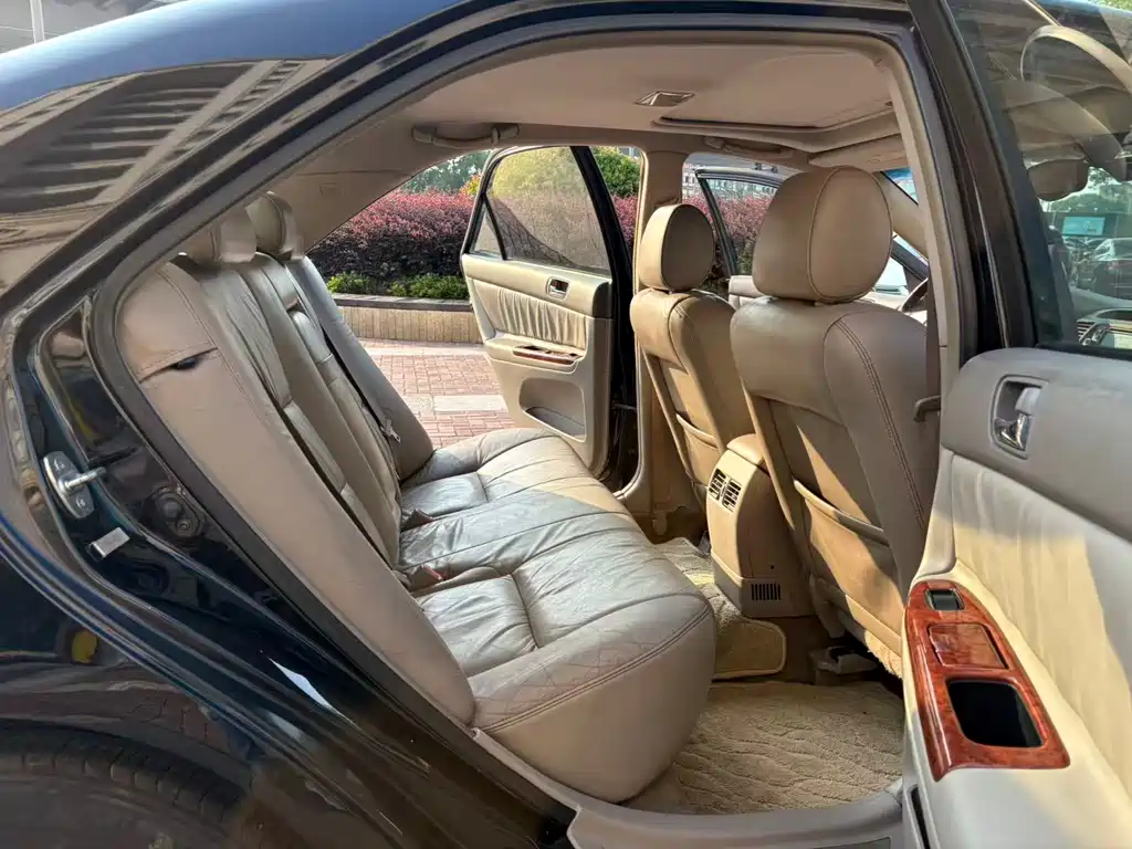 Toyota Camry 2004 — фото 10