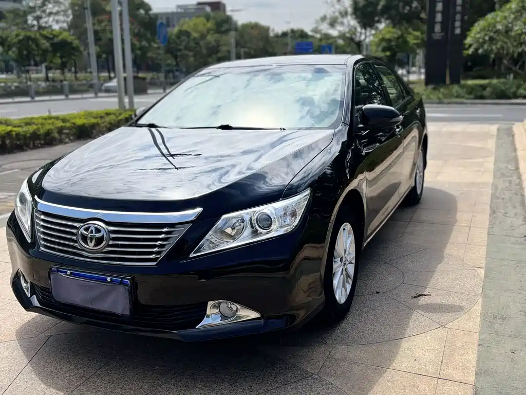 Toyota Camry 2014 — фото 1