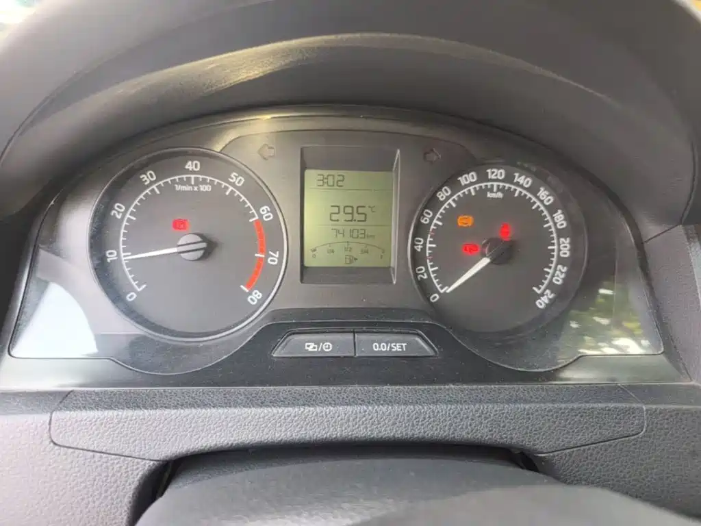 Skoda Rapid 2015 — фото 12