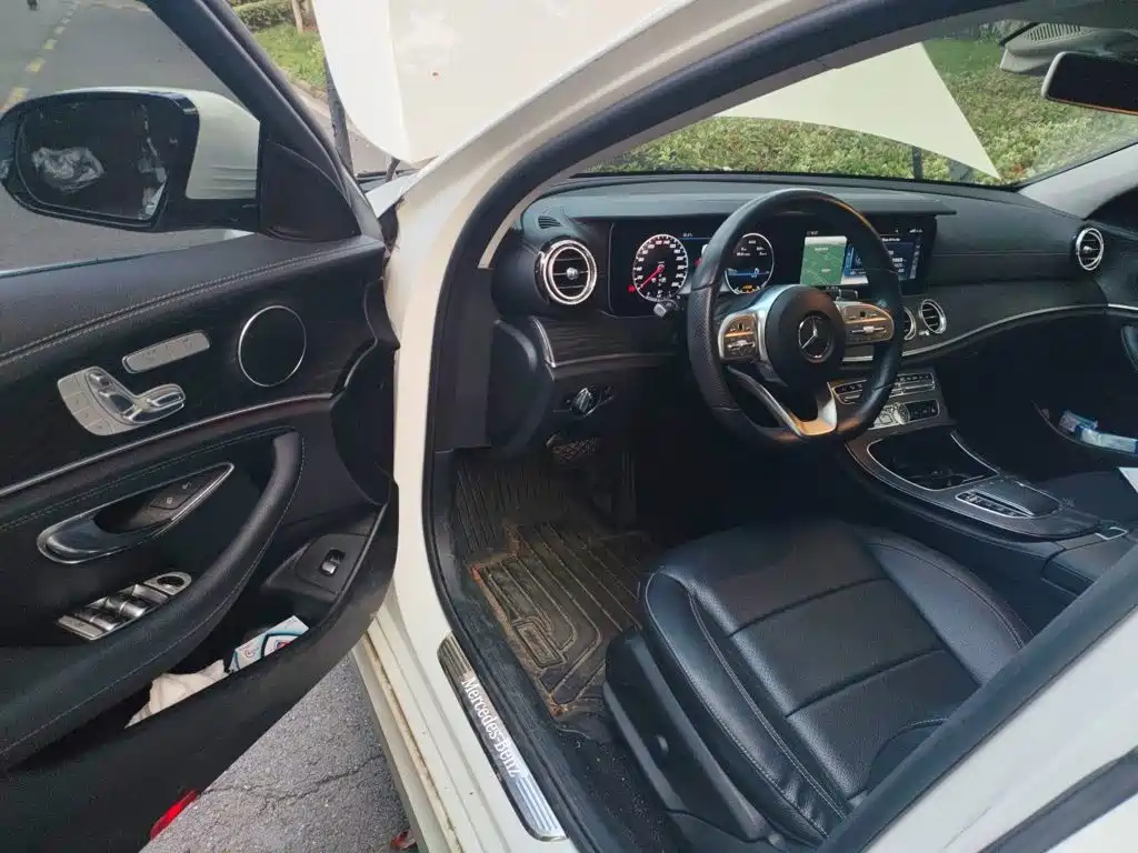 Mercedes-Benz E-Class 2019 — фото 17