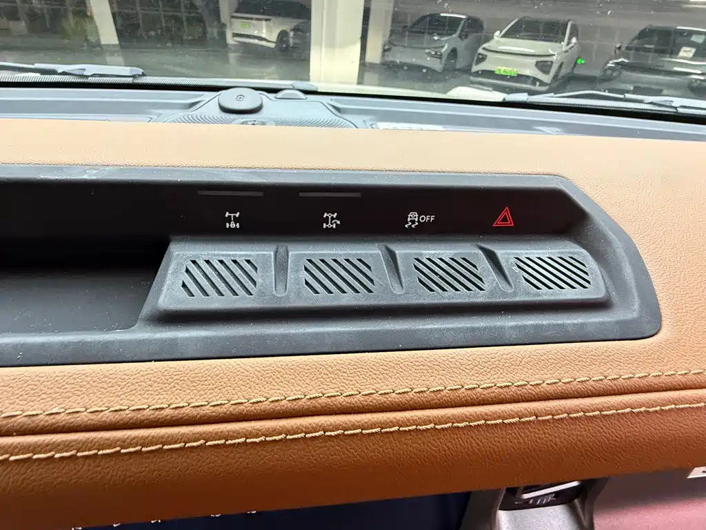 Ford Bronco 2025 — фото 14