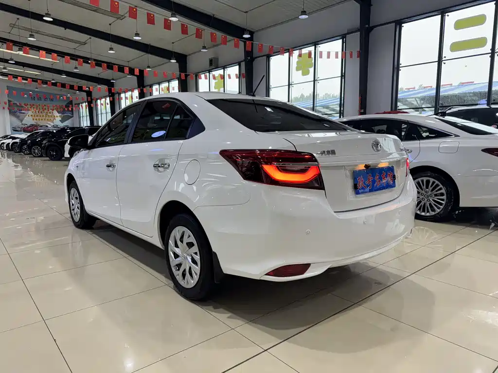 Toyota Vios 2023 — фото 18