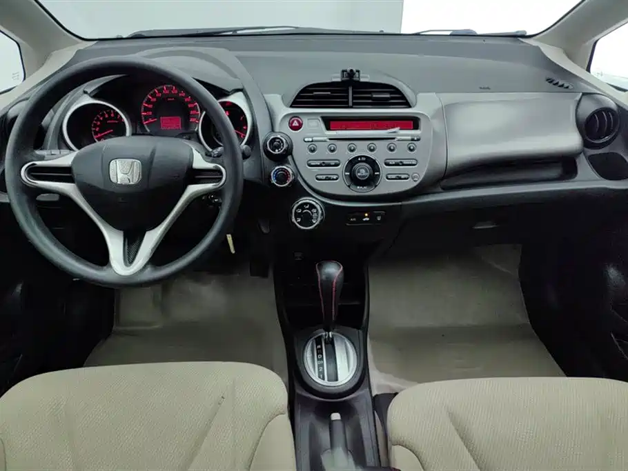 Honda Fit 2012 — фото 12