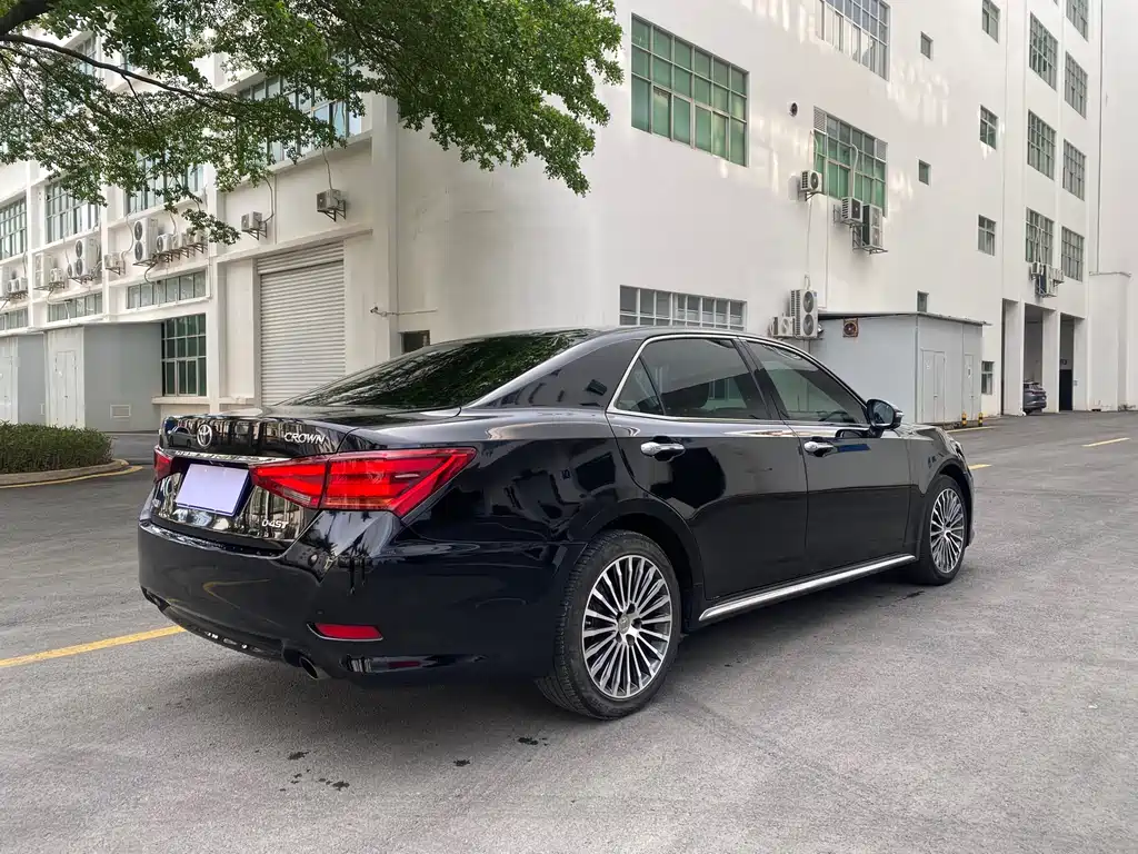 Toyota Crown 2018 — фото 4