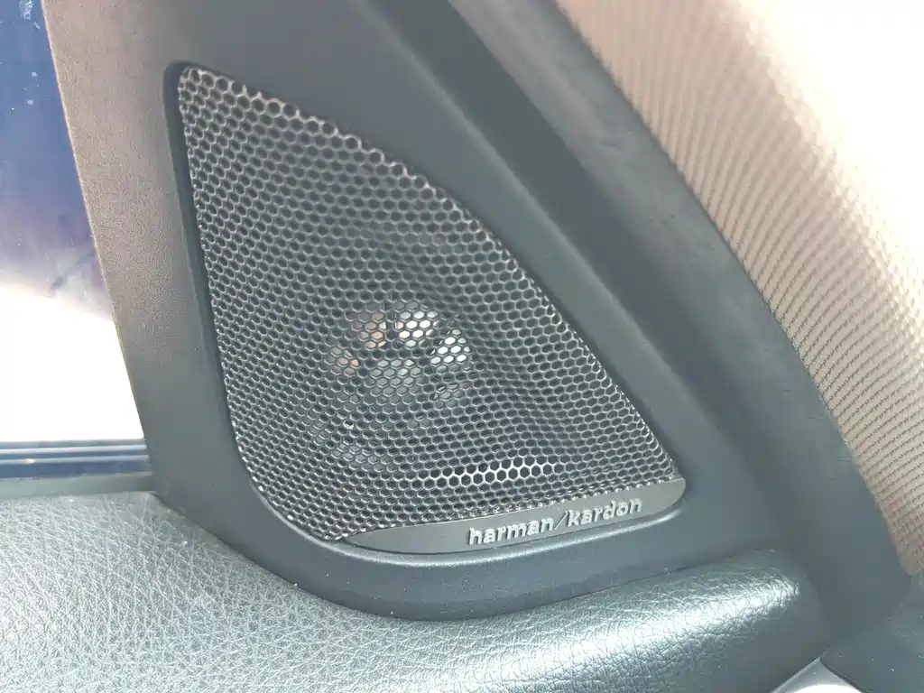BMW 3 Series 2017 — фото 11