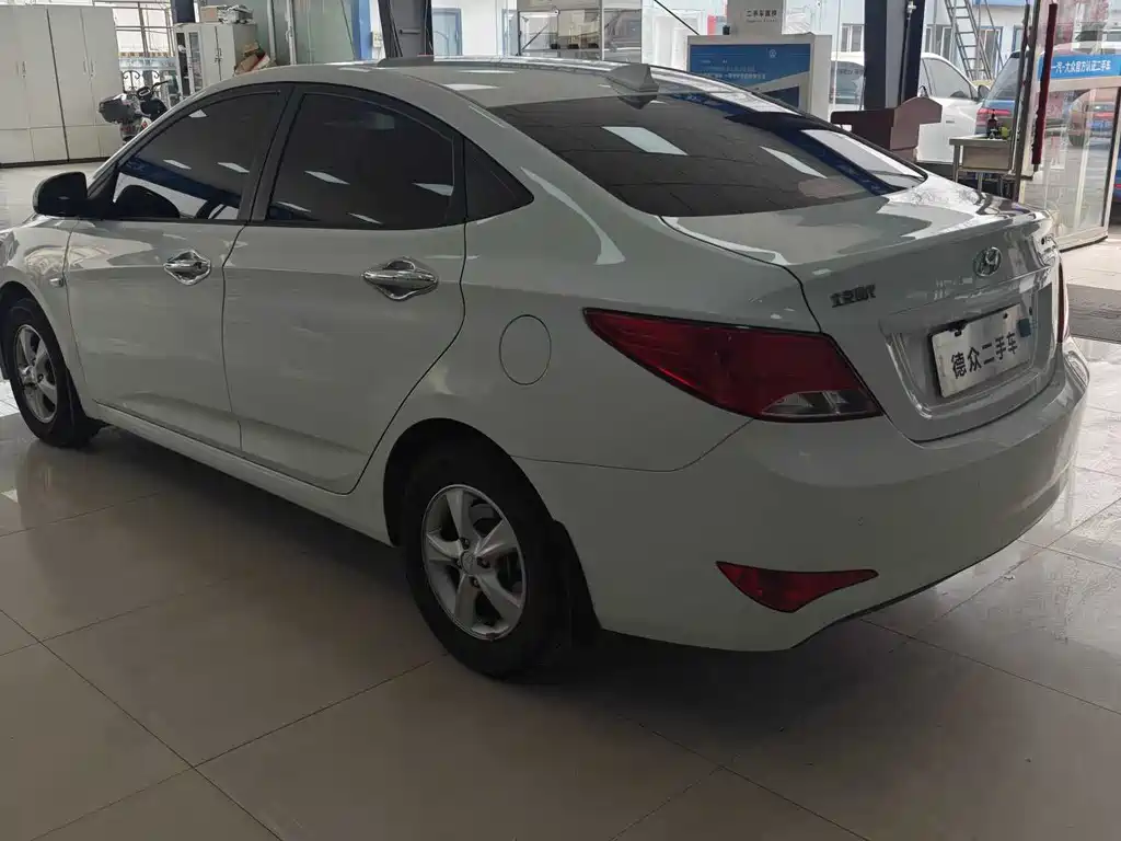 Hyundai Verna 2016 — фото 8