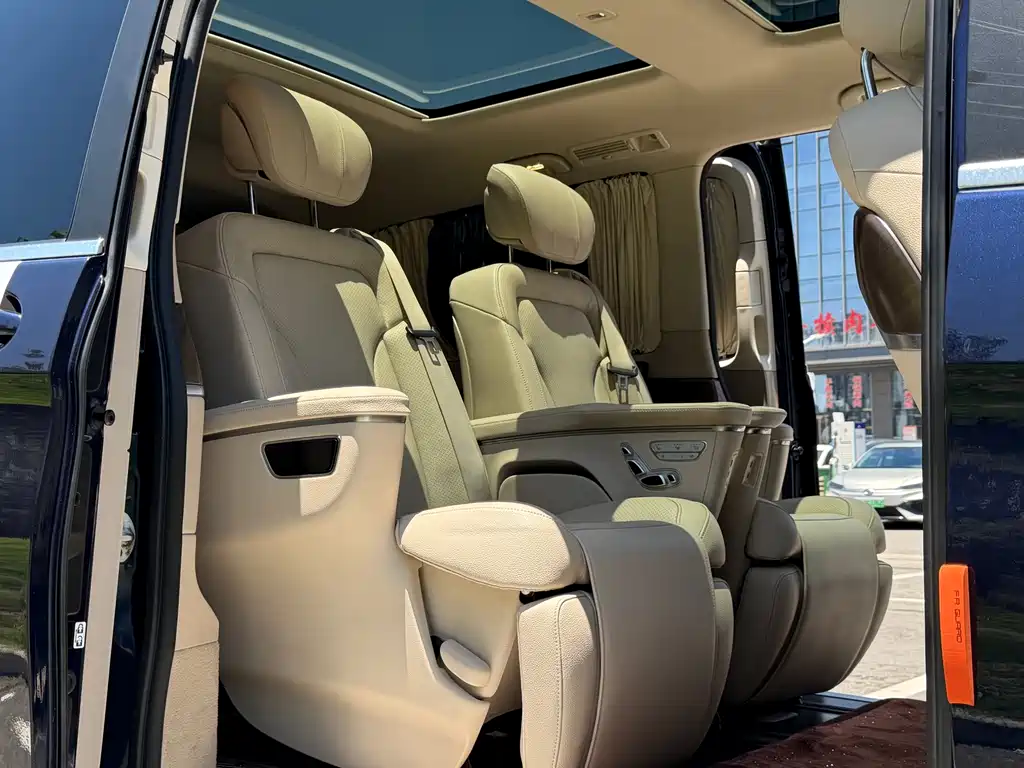 Mercedes-Benz V-Class 2022 — фото 13