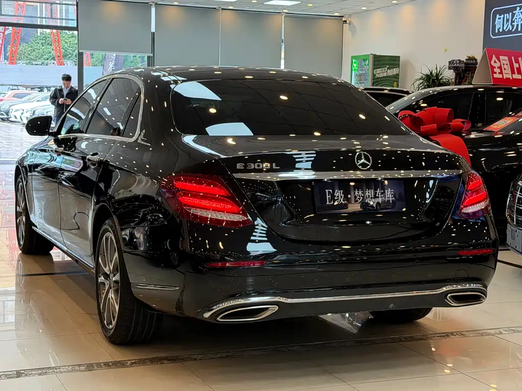 Mercedes-Benz E-Class 2017 — фото 19