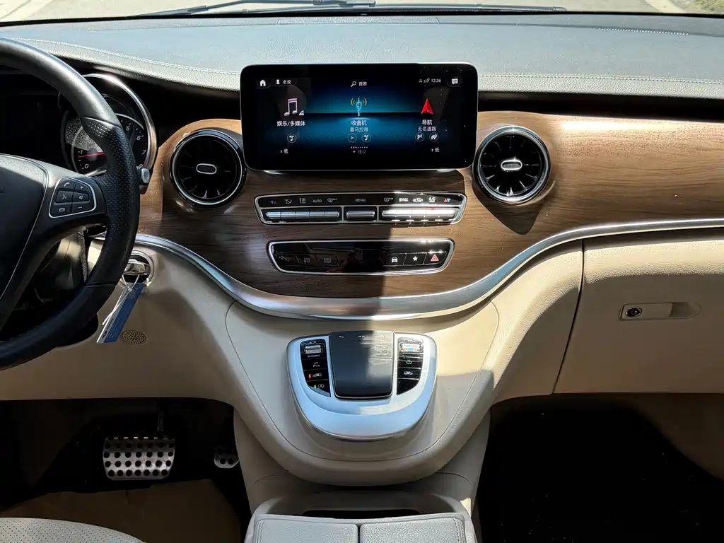 Mercedes-Benz V-Class 2022 — фото 11