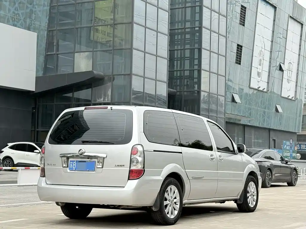 Buick GL8 2013
