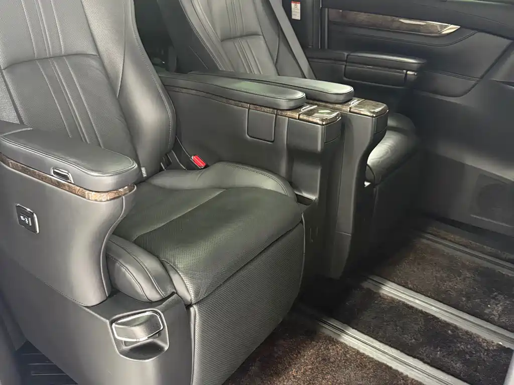 Toyota Alphard 2022 — фото 6